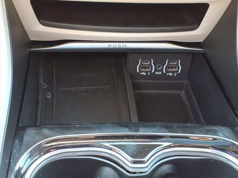 Used 2024 Chrysler Pacifica Limited image 26