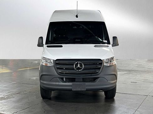 Used 2025 Mercedes-Benz Sprinter 2500 image 8