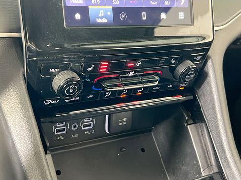 Used 2023 Jeep Grand Cherokee Laredo w/ Luxury Tech Group I image 15