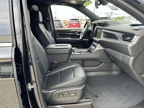 Used 2022 GMC Yukon XL Denali image 10