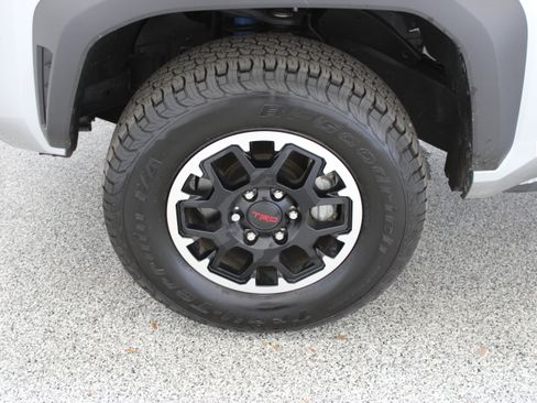 Used 2025 Toyota Tacoma TRD Off-Road AWD/4WD image 11