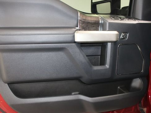 Used 2022 Ford F250 Lariat w/ Lariat Ultimate Package AWD/4WD image 27