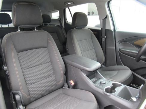 Used 2020 GMC Terrain SLE w/ Driver Convenience Package image 9