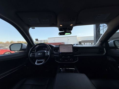 Used 2024 Ford Expedition XLT image 8