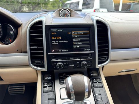 Used 2014 Porsche Cayenne GTS image 8