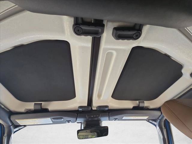 Used 2022 Jeep Wrangler Rubicon w/ LED Lighting Group AWD/4WD image 16