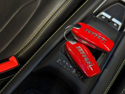 Used 2021 Ferrari F8 Tributo RWD image 23