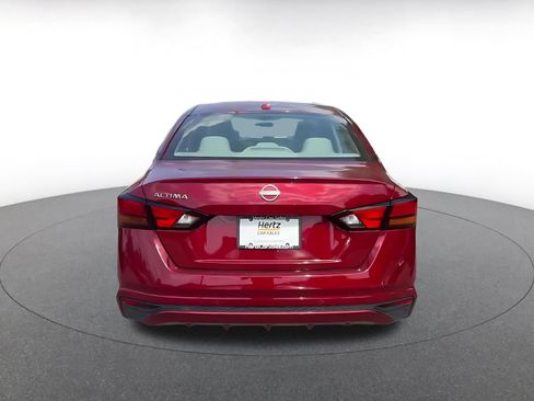 Used 2025 Nissan Altima 2.5 SV FWD image 11