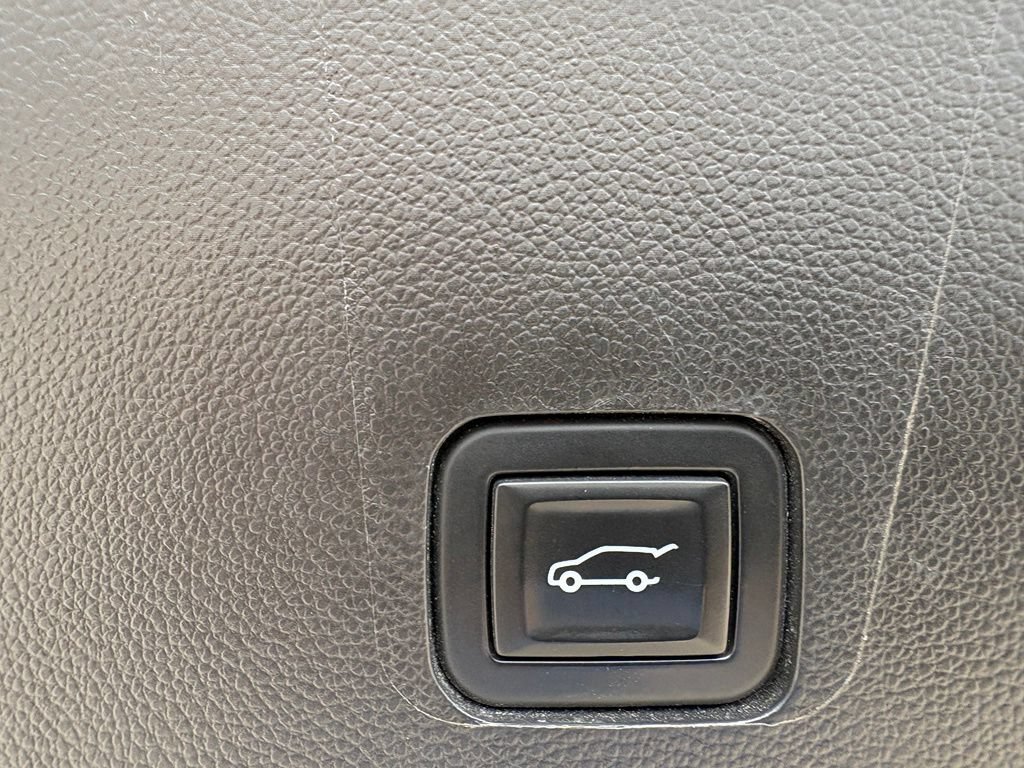 Used 2021 Chevrolet Traverse Premier AWD/4WD image 9