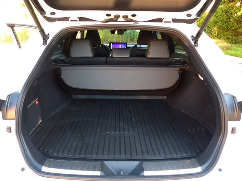 Used 2024 Toyota Venza Limited image 40