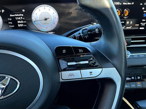 Used 2022 Hyundai Elantra Limited image 19