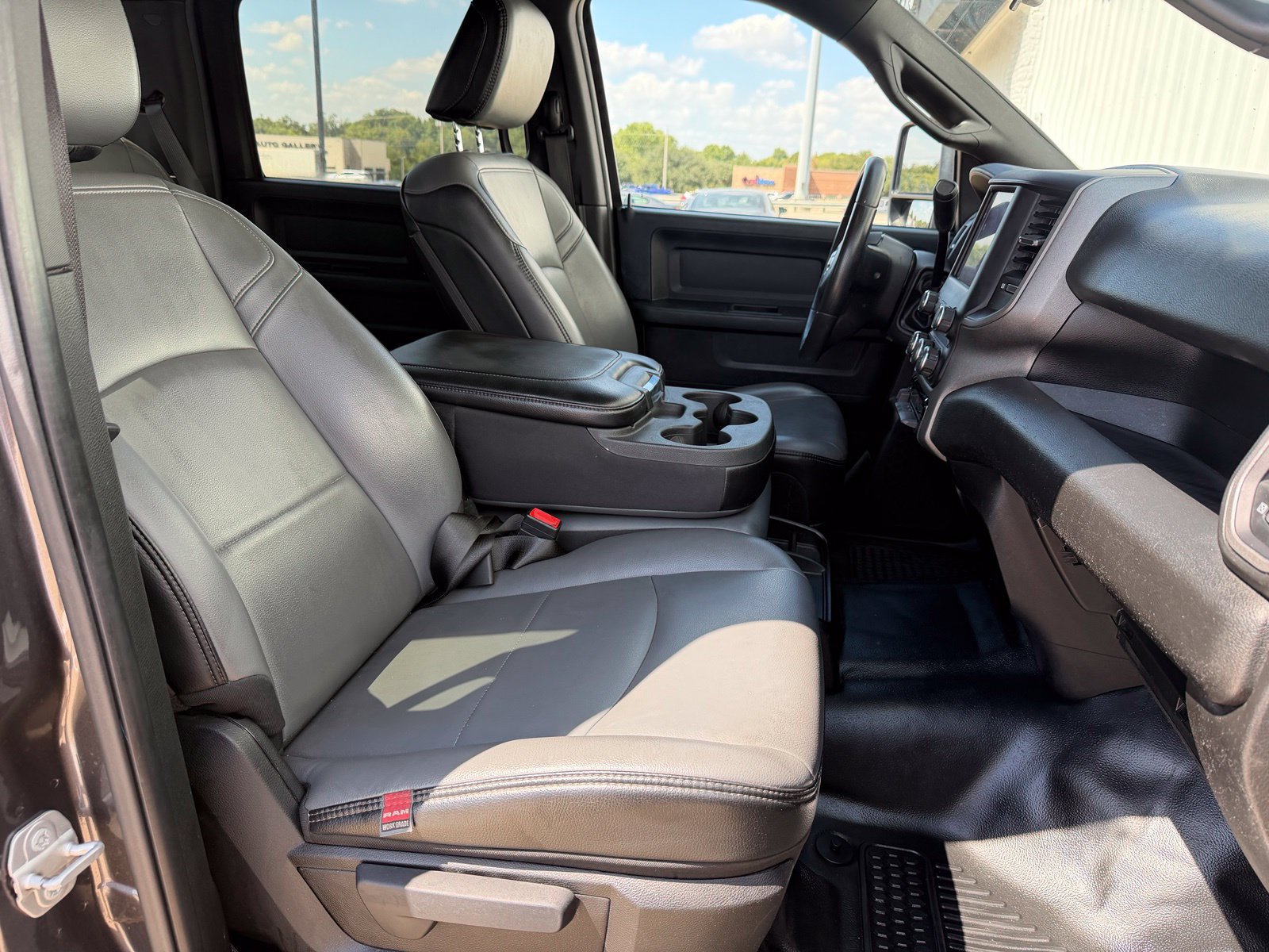 Used 2023 RAM 3500 Tradesman RWD image 33