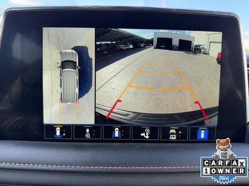 Used 2024 GMC Yukon AT4 w/ Technology Package AWD/4WD image 9