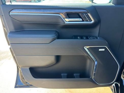Used 2025 Chevrolet Silverado 1500 LTZ w/ Technology Package AWD/4WD image 19