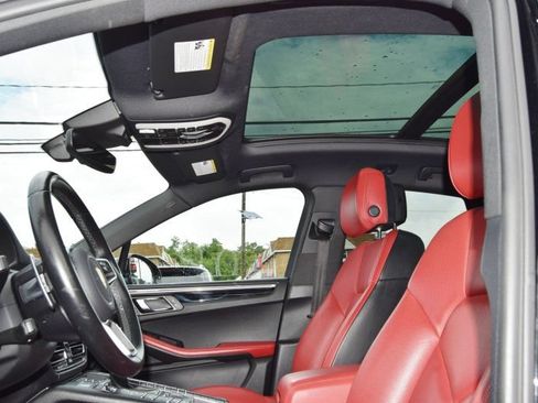 Used 2021 Porsche Macan AWD/4WD image 16