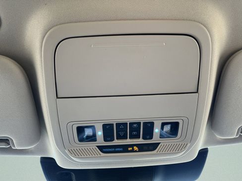 Used 2022 Ford Explorer XLT w/ Equipment Group 202A image 23