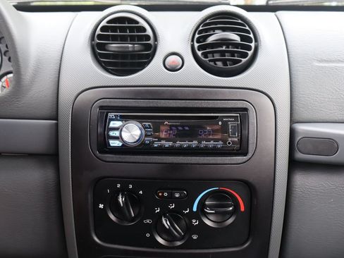 Used 2006 Jeep Liberty Sport AWD/4WD image 33