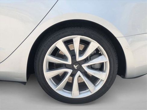Used 2018 Tesla Model 3 Long Range RWD image 16