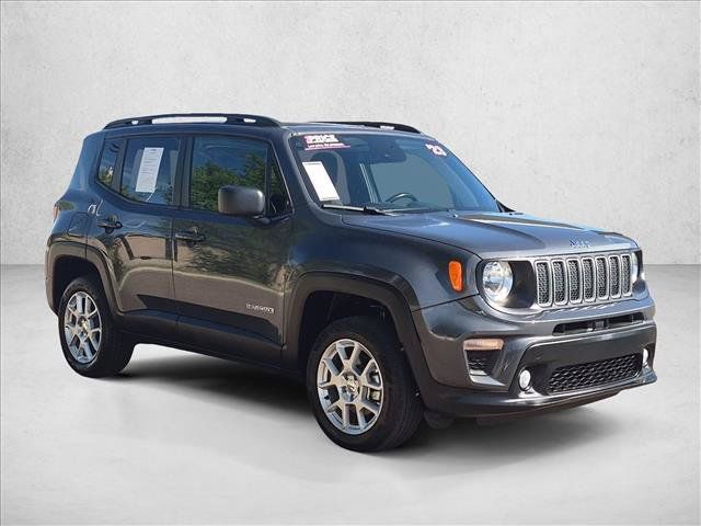 Used 2023 Jeep Renegade Latitude w/ Sun/Sound Group AWD/4WD image 3