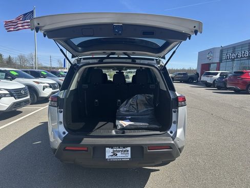 Certified 2025 Nissan Pathfinder S image 5