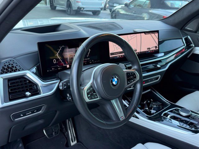 Used 2025 BMW X7 xDrive40i w/ M Sport Package AWD/4WD image 14