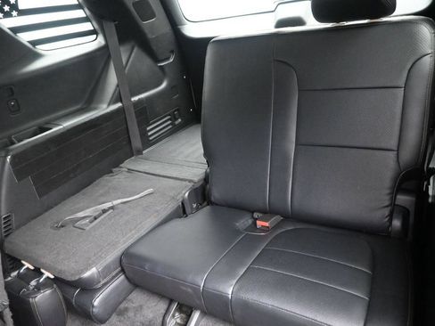 Used 2023 Chevrolet Traverse LS FWD image 15