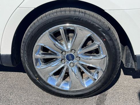 Used 2010 Ford Taurus Limited image 46