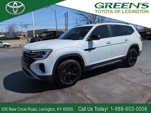 Used 2024 Volkswagen Atlas Peak Edition SE image 1