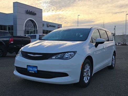 Used 2023 Chrysler Voyager LX image 1