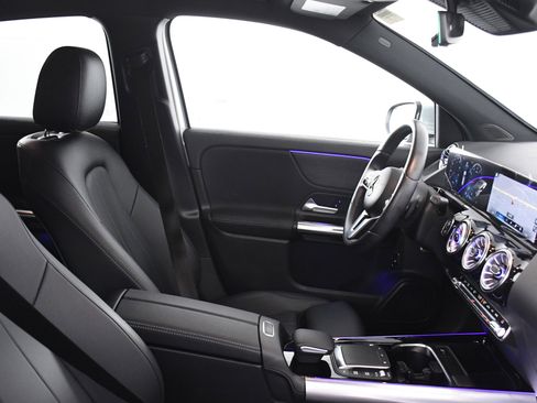 Used 2022 Mercedes-Benz GLA 250 w/ Premium Package Lite image 26