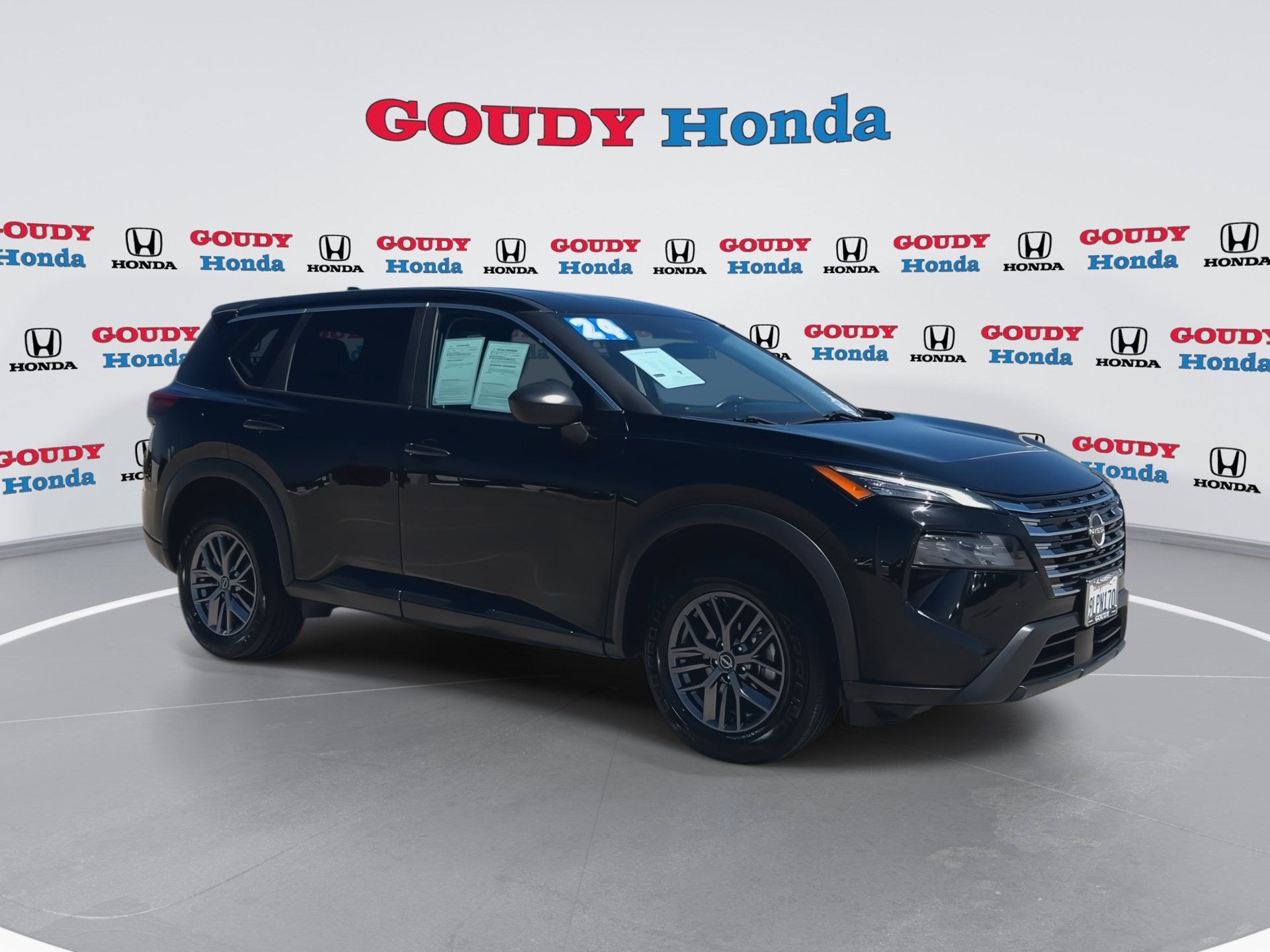 Used 2024 Nissan Rogue S AWD/4WD image 2