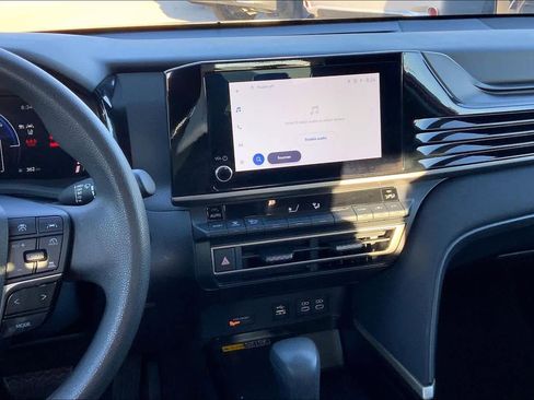 Used 2025 Toyota Camry LE image 7