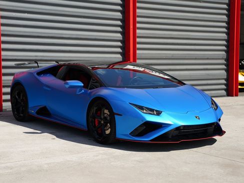 Used 2021 Lamborghini Huracan EVO RWD image 3
