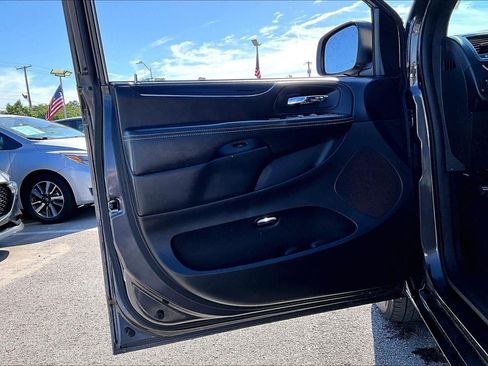 Used 2017 Dodge Grand Caravan SE FWD image 25