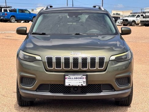 Used 2021 Jeep Cherokee Latitude w/ Mopar Interior Package AWD/4WD image 8