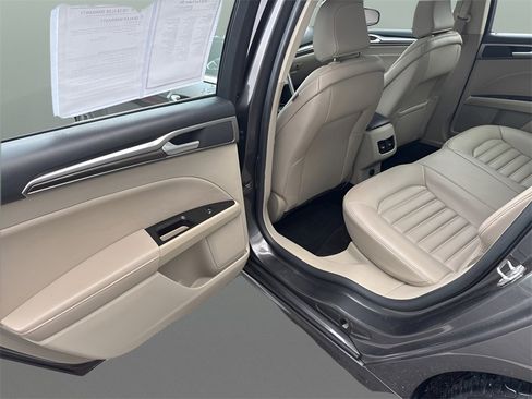 Used 2020 Ford Fusion SEL image 28