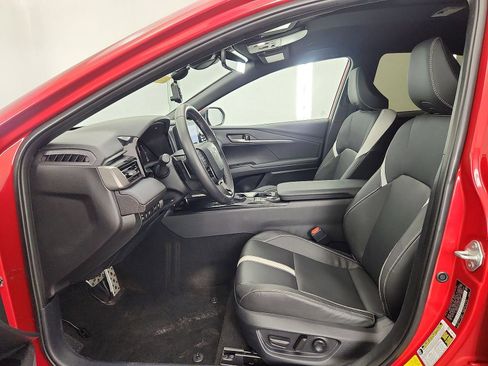 Used 2025 Toyota Camry SE w/ Convenience Package image 11