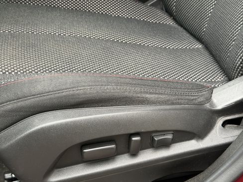 Used 2017 Chevrolet Equinox LT w/ Convenience Package FWD image 6