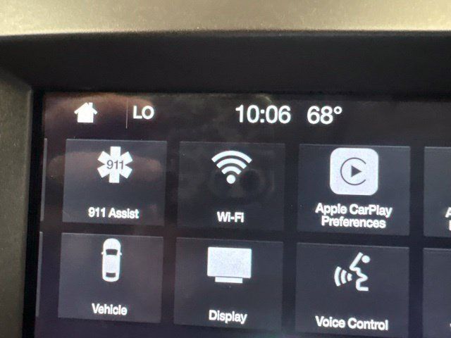 Used 2017 Ford Edge Titanium w/ Equipment Group 301A AWD/4WD image 9