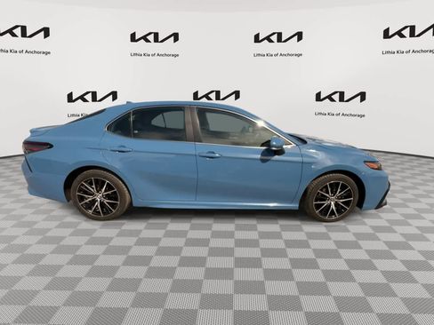 Used 2023 Toyota Camry SE FWD image 2