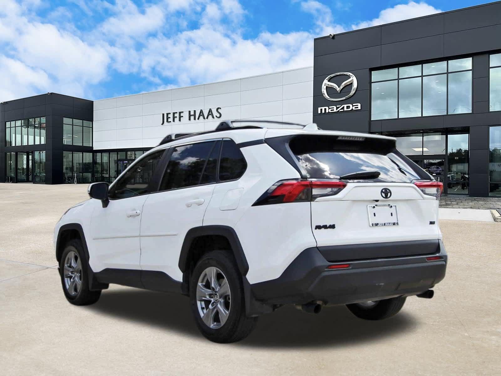 Used 2024 Toyota RAV4 XLE w/ Convenience Package FWD image 2