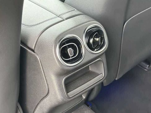 Used 2024 Mercedes-Benz GLC 300 image 28