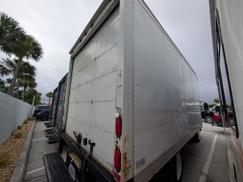 Used 2020 Isuzu NPR RWD image 10