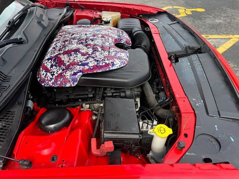 Used 2015 Dodge Challenger SXT image 37