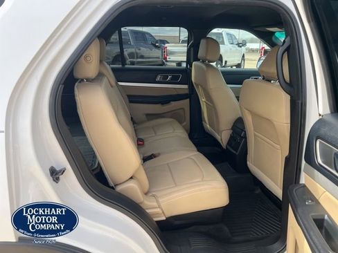 Used 2016 Ford Explorer XLT w/ Equipment Group 202A image 19