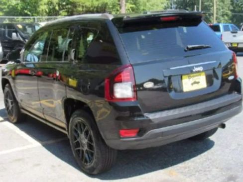 Used 2017 Jeep Compass Latitude FWD image 5