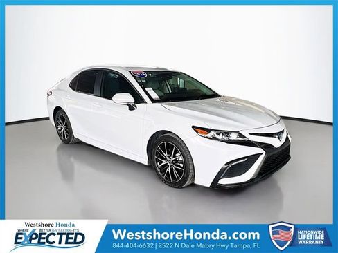 Used 2024 Toyota Camry SE FWD image 1