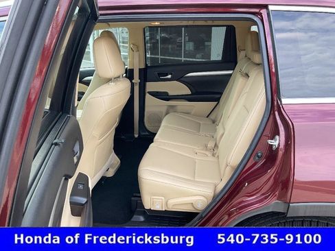 Used 2017 Toyota Highlander XLE AWD/4WD image 25