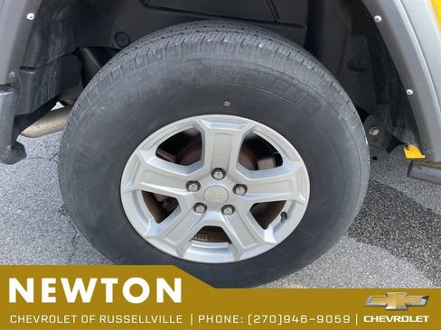 Used 2021 Jeep Wrangler Sport AWD/4WD image 35