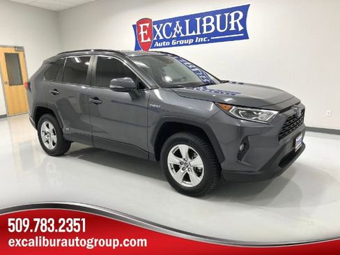 Used 2020 Toyota RAV4 XLE w/ XLE Grade Weather Package AWD/4WD image 1